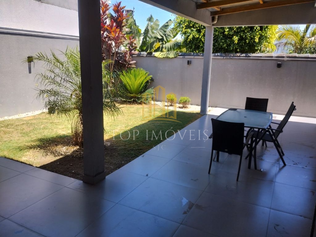 Excelente casa de lote inteiro no Vila Branca - Jacareí