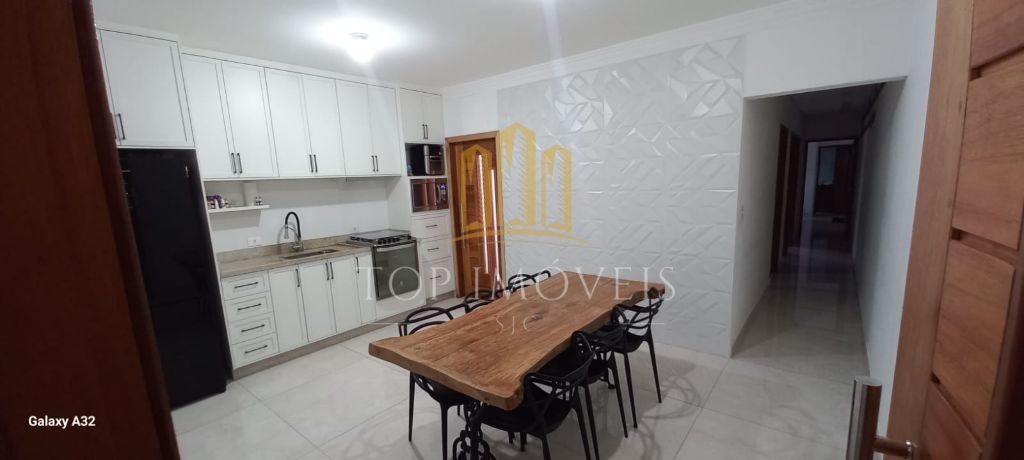 Linda Casa à Venda no Parque Industrial Recém Reformada!