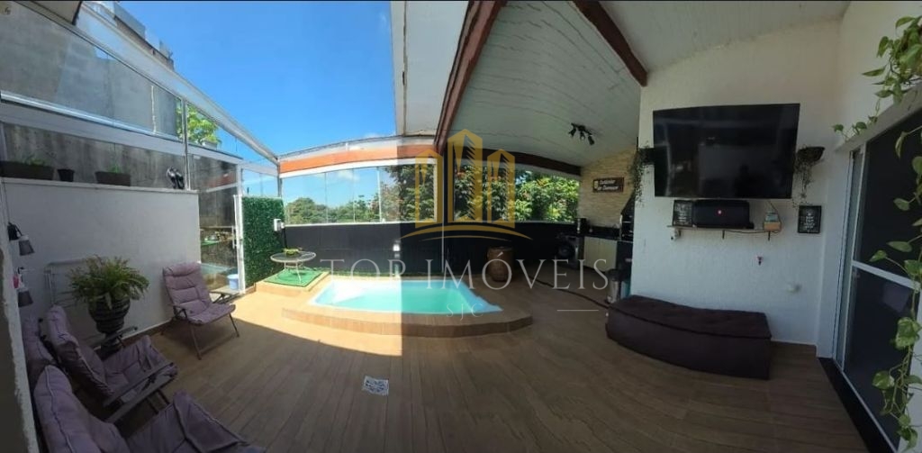 Maravilhosa casa três dormitórios suíte armários piscina em 