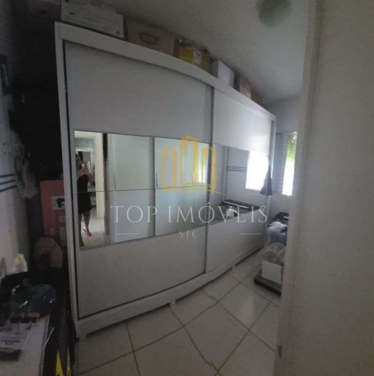 Maravilhosa casa três dormitórios suíte armários piscina em 