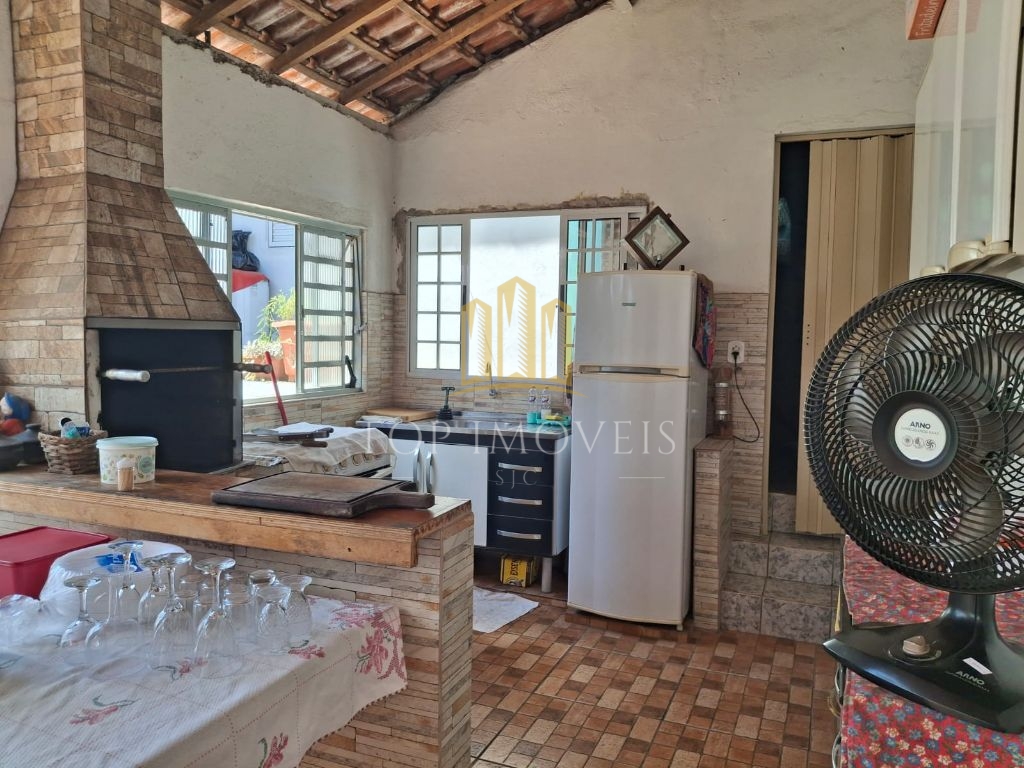 Maravilhosa casa três dormitórios suíte piscina espaço gourmet repleto de armários na melhor localização de Santana
