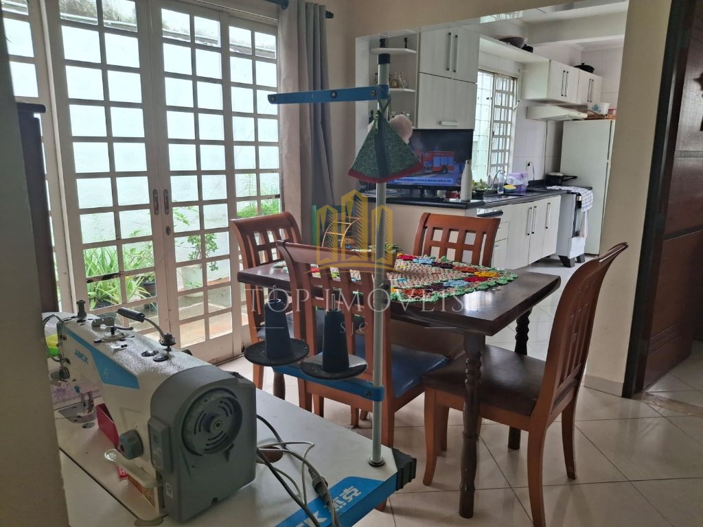 Maravilhosa casa três dormitórios suíte piscina espaço gourm