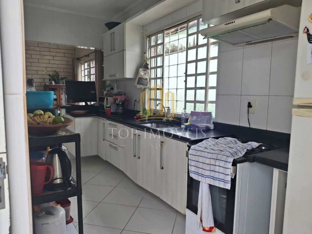 Maravilhosa casa três dormitórios suíte piscina espaço gourm