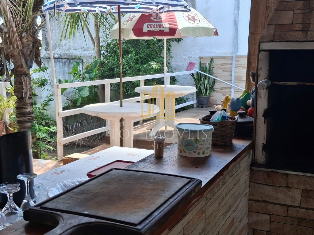 Maravilhosa casa três dormitórios suíte piscina espaço gourmet repleto de armários na melhor localização de Santana