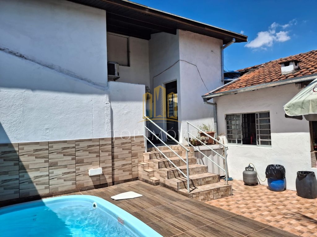 Maravilhosa casa três dormitórios suíte piscina espaço gourmet repleto de armários na melhor localização de Santana