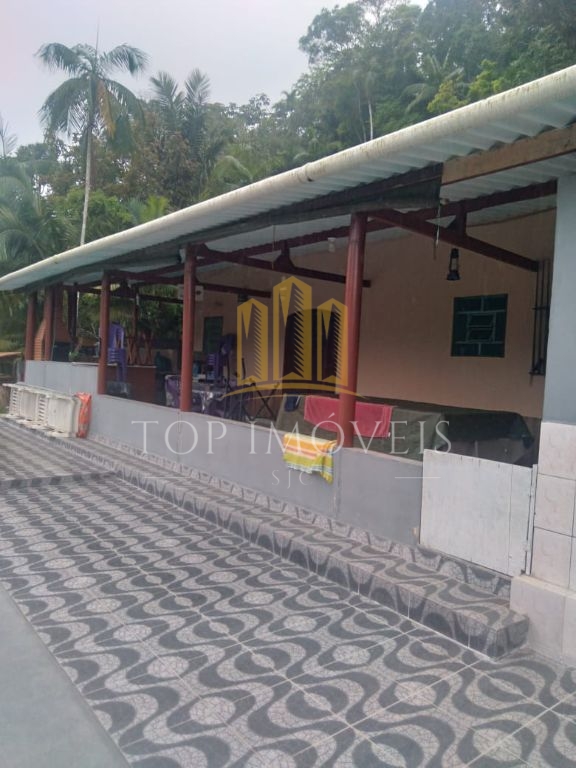 Chácara de 2.000m² pé na água em paraibuna