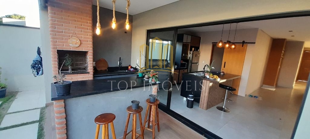 Casa Assobradada com Piscina no Residencial Ouroville em Caçapava