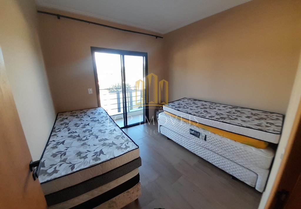 Casa Assobradada com Piscina no Residencial Ouroville em Caçapava