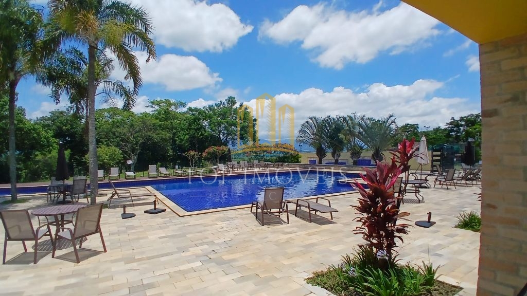 Casa Assobradada com Piscina no Residencial Ouroville em Caçapava