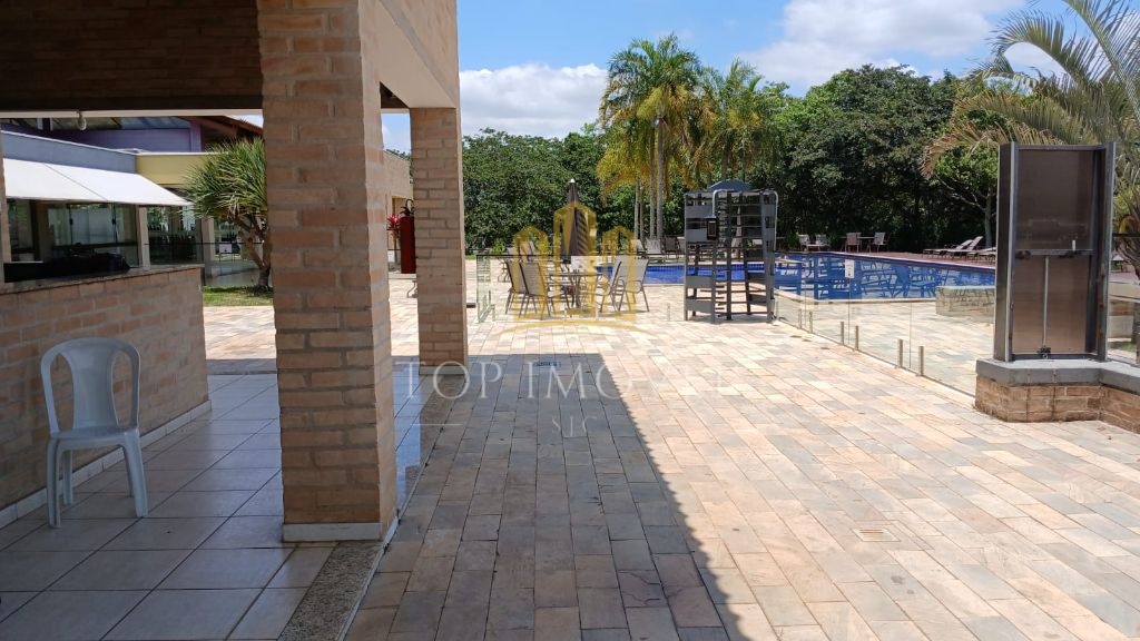 Casa Assobradada com Piscina no Residencial Ouroville em Caçapava