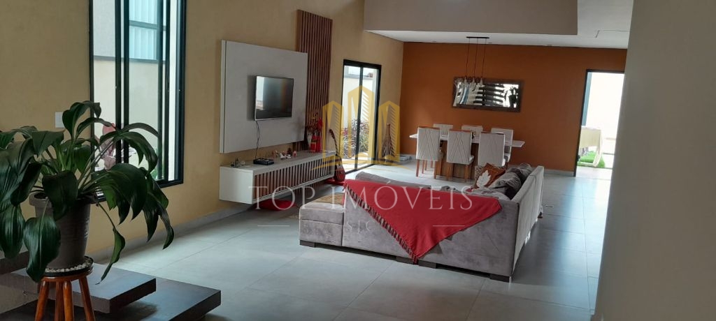 Casa assobradada com piscina no residencial ouroville em caç