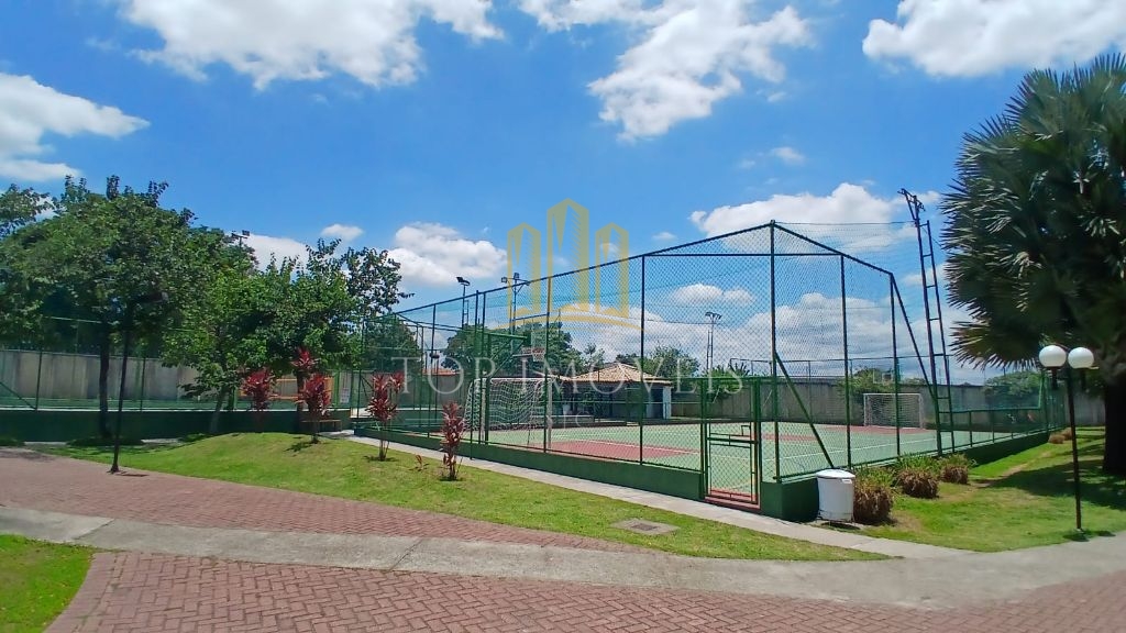 Casa assobradada com piscina no residencial ouroville em caç