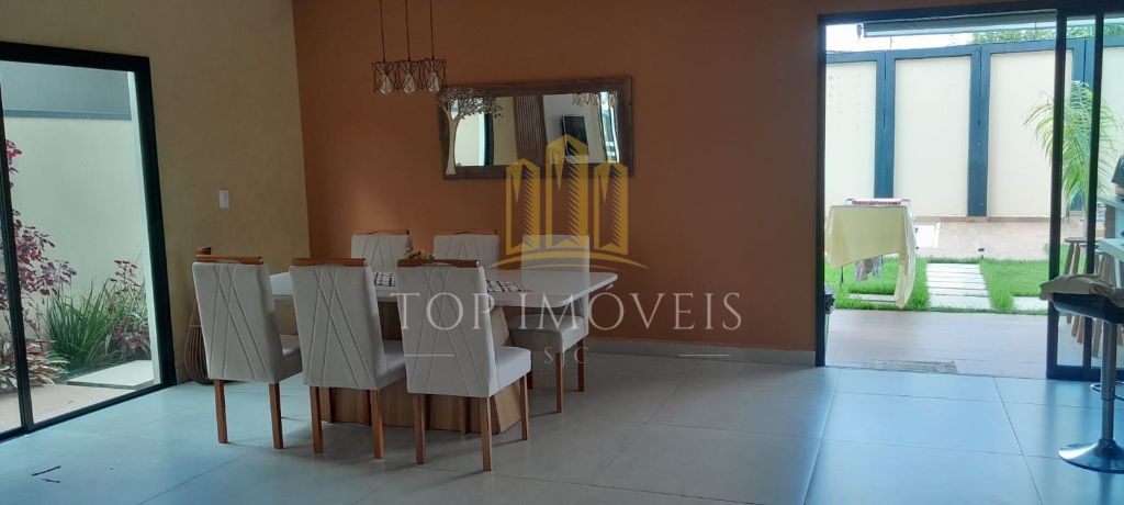 Casa Assobradada com Piscina no Residencial Ouroville em Caçapava