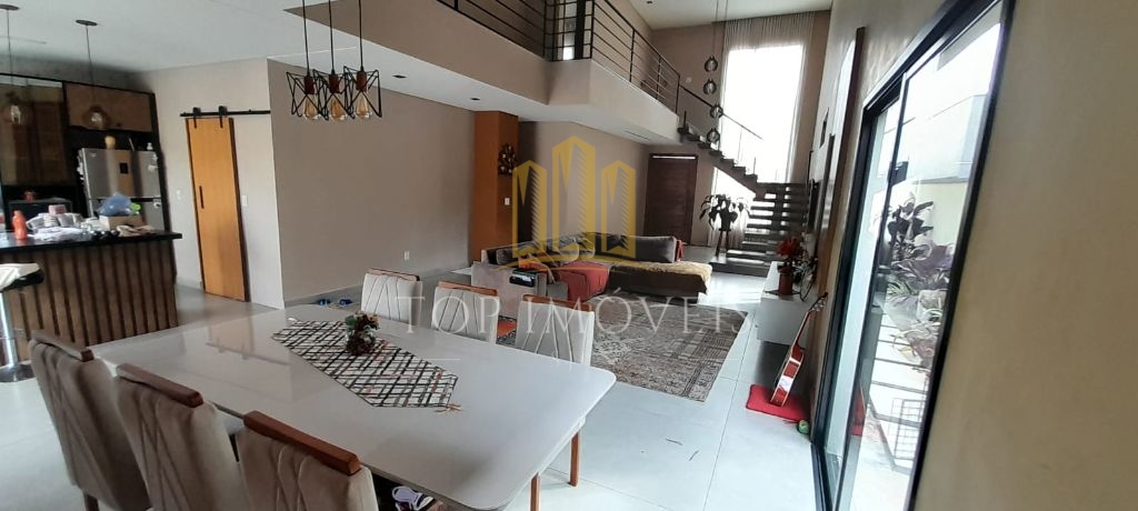 Casa Assobradada com Piscina no Residencial Ouroville em Caçapava