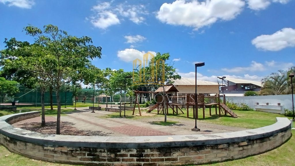 Casa Assobradada com Piscina no Residencial Ouroville em Caçapava