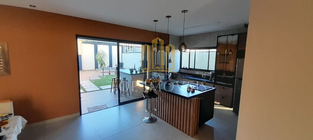 Casa Assobradada com Piscina no Residencial Ouroville em Caçapava