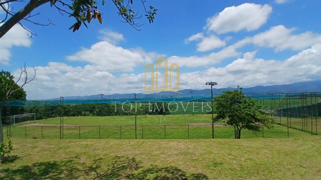 Casa Assobradada com Piscina no Residencial Ouroville em Caçapava