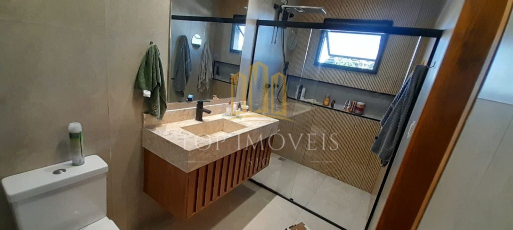Casa Assobradada com Piscina no Residencial Ouroville em Caçapava