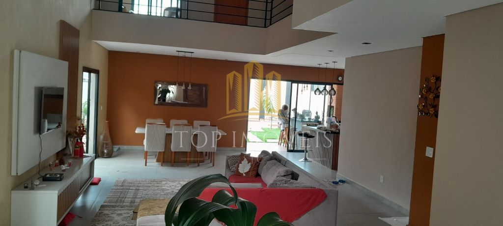 Casa Assobradada com Piscina no Residencial Ouroville em Caçapava