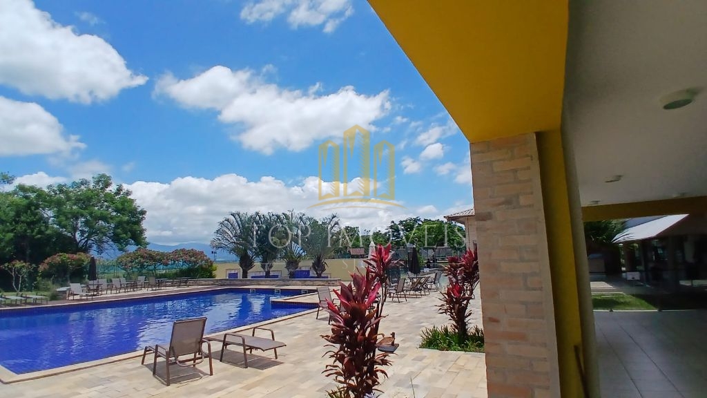 Casa Assobradada com Piscina no Residencial Ouroville em Caçapava