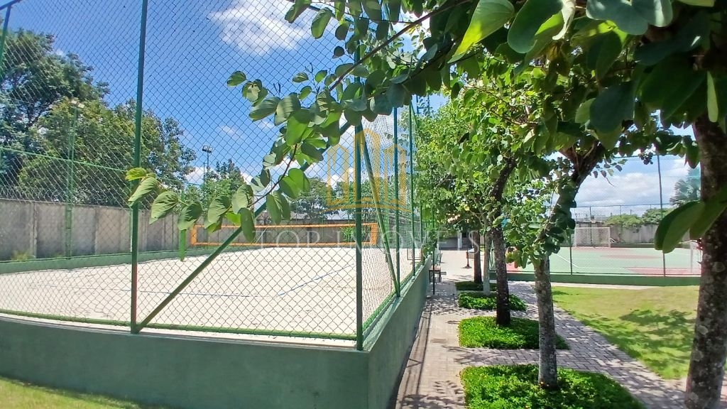 Casa Assobradada com Piscina no Residencial Ouroville em Caçapava