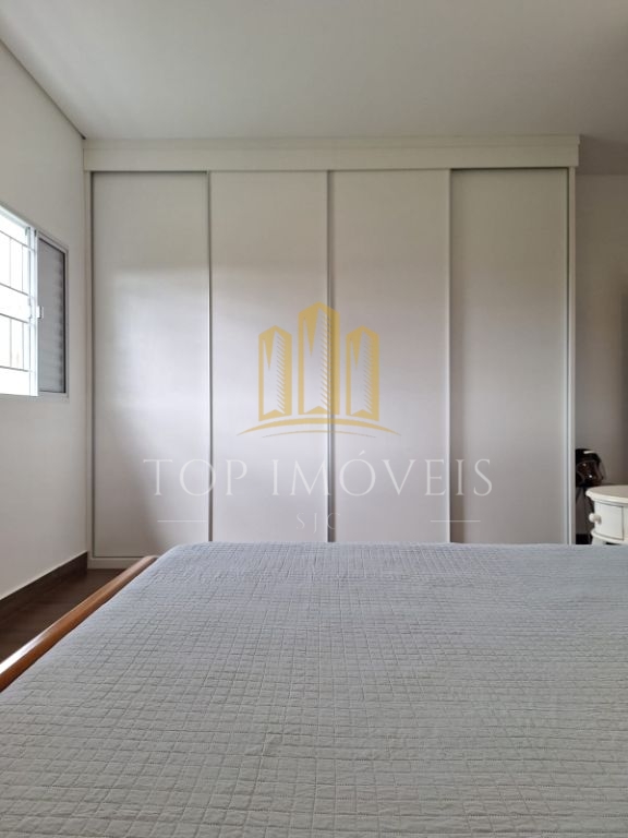 Maravilhosa casa nova condominio fechado três quartos sendo 1 suite condomínio com lazer