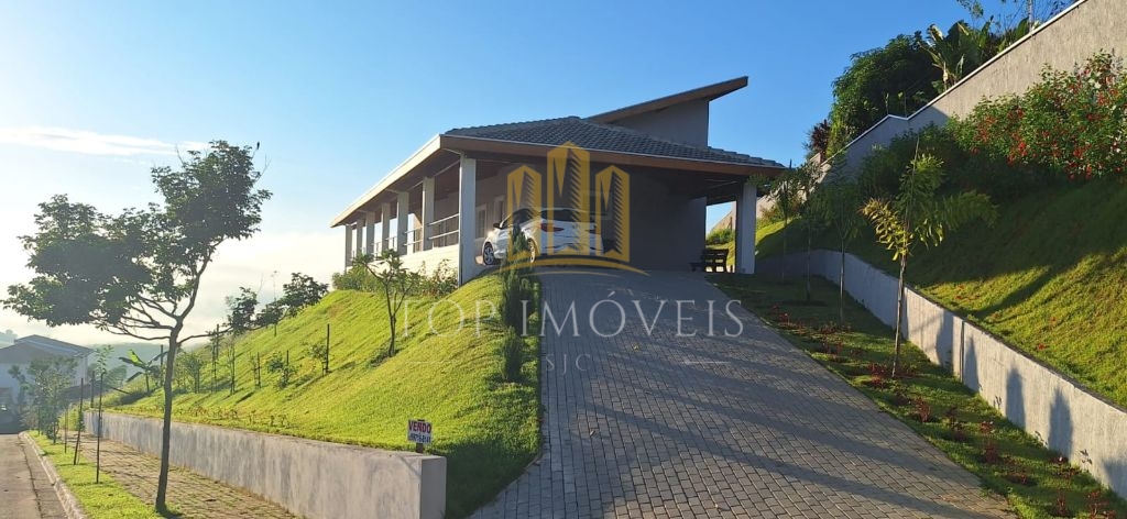 Maravilhosa casa nova condominio fechado três quartos sendo 1 suite condomínio com lazer