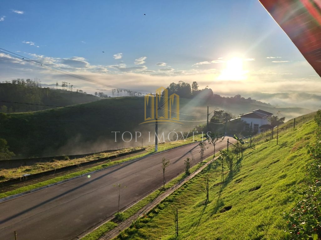 Maravilhosa casa nova condominio fechado três quartos sendo 1 suite condomínio com lazer