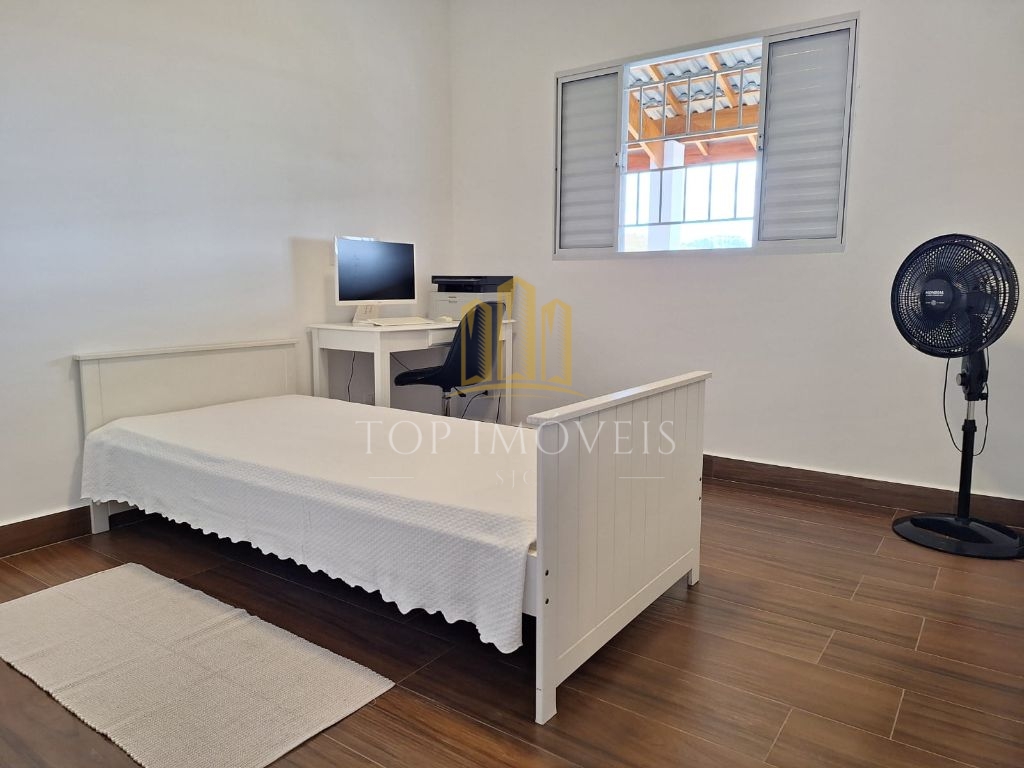 Maravilhosa casa nova condominio fechado três quartos sendo 1 suite condomínio com lazer