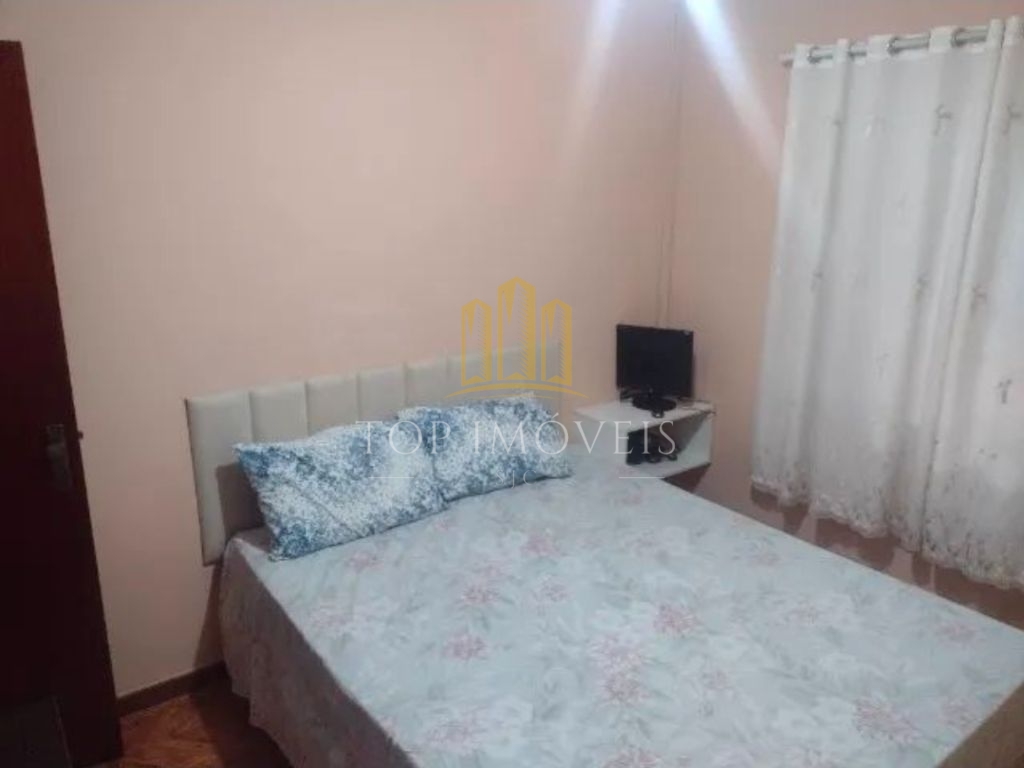 Espaçosa e funcional casa três quartos suíte e com edícula c
