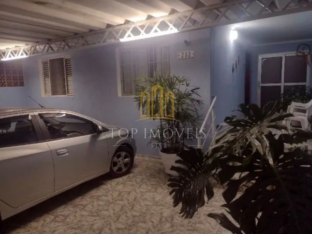 Espaçosa e funcional casa três quartos suíte e com edícula c
