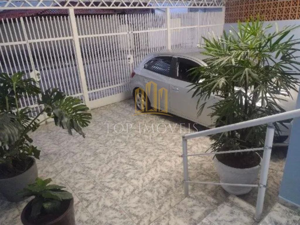 Espaçosa e funcional casa três quartos suíte e com edícula c
