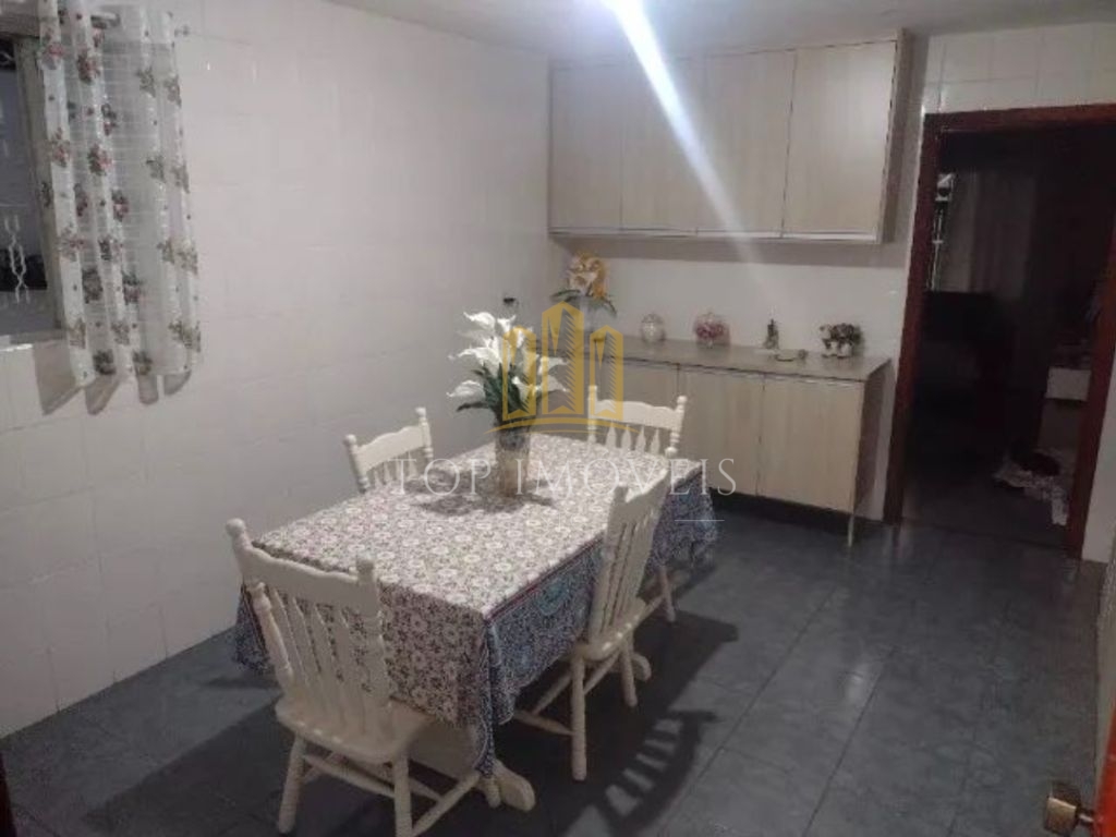 Espaçosa e funcional casa três quartos suíte e com edícula c