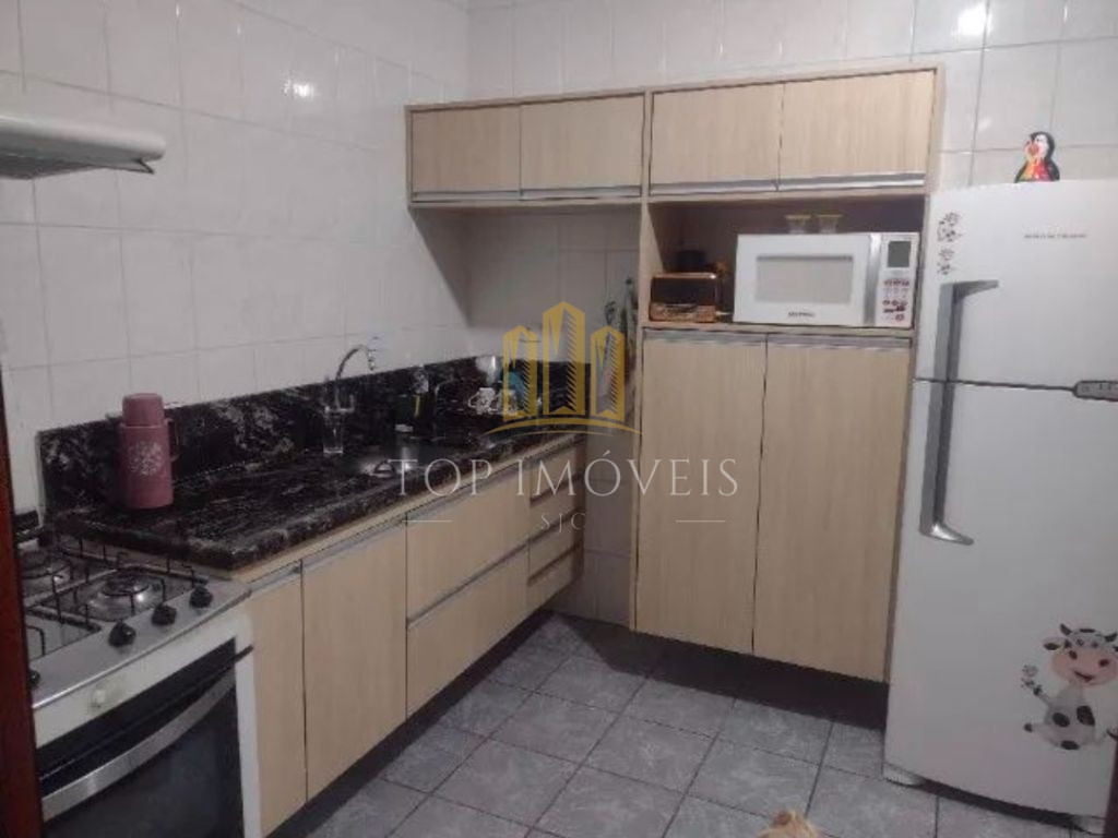Espaçosa e funcional casa três quartos suíte e com edícula c