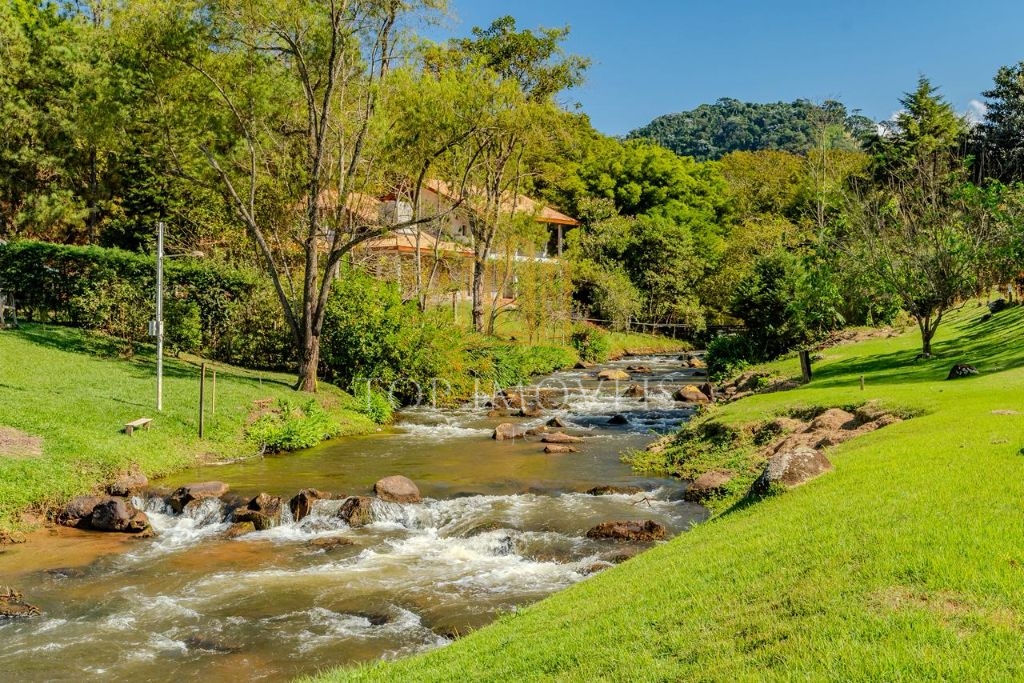 Maravilhosa Chacara formada três quartos suíte cachoeira na melhor localização de Sapucaí Mirim - foto 29