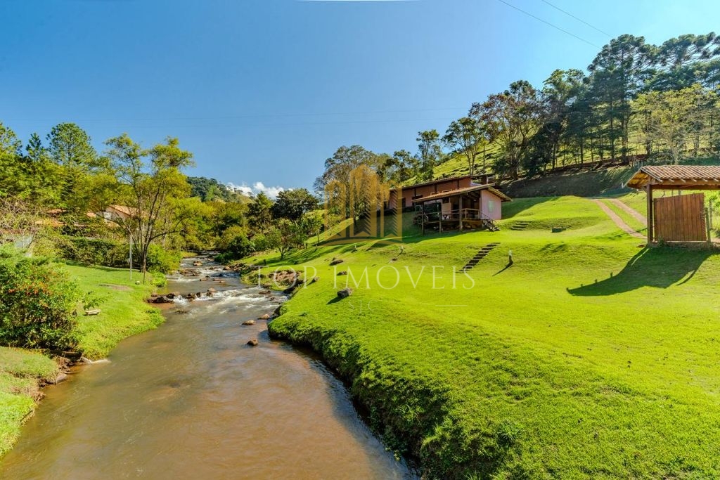 Maravilhosa Chacara formada três quartos suíte cachoeira na melhor localização de Sapucaí Mirim - foto 28
