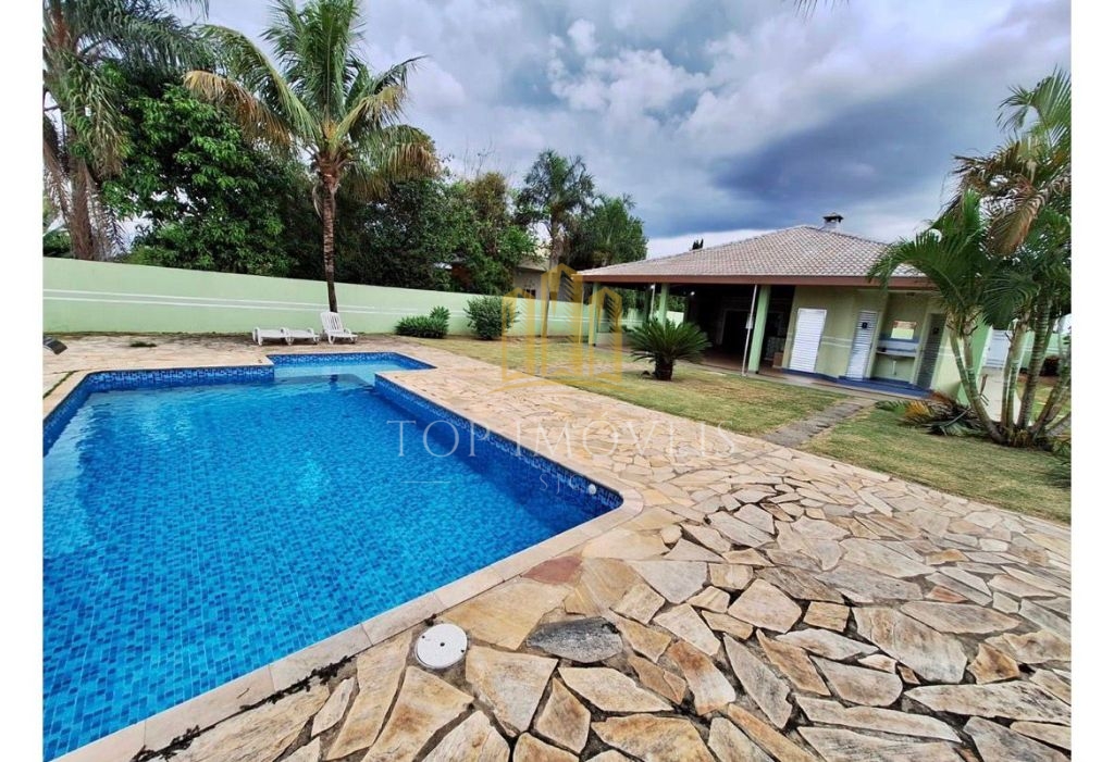 Maravilhosa casa três quartos suíte repleta de armarios em c