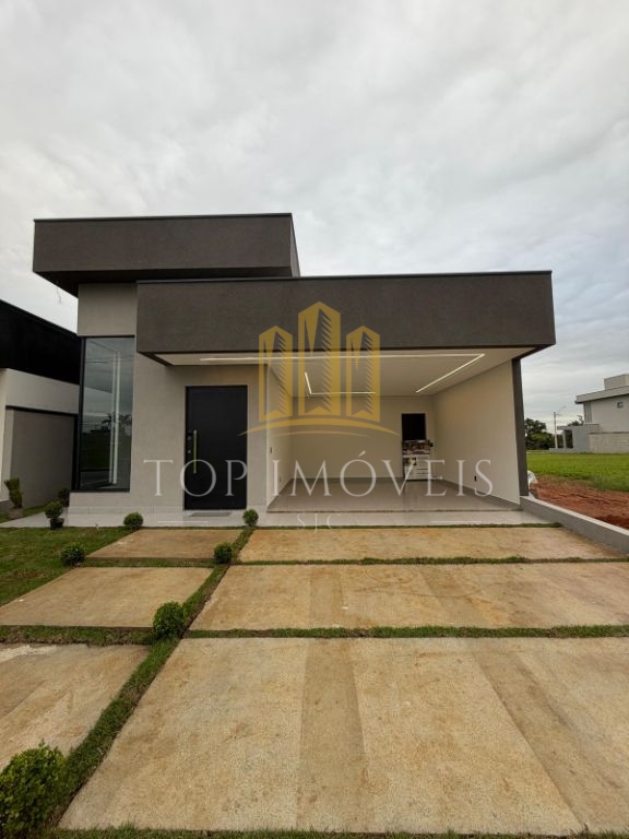Maravilhosa casa terrea três quartos suíte em condomínio fechado