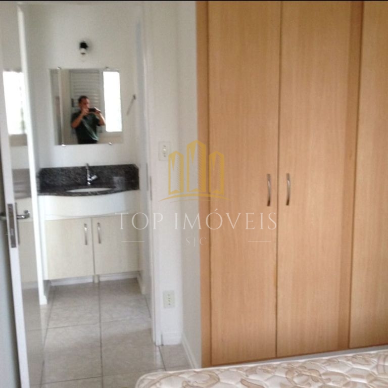 Funcional e espaçoso apartamento com varanda um quarto mobiliado na melhor localização do centro