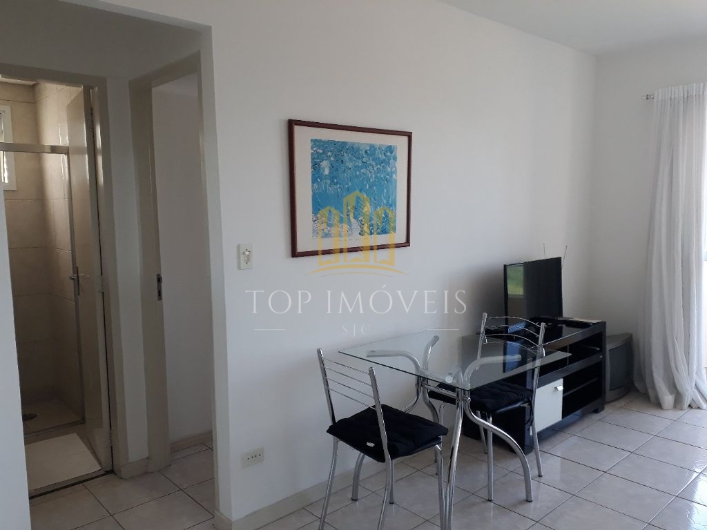 Funcional e espaçoso apartamento com varanda um quarto mobiliado na melhor localização do centro