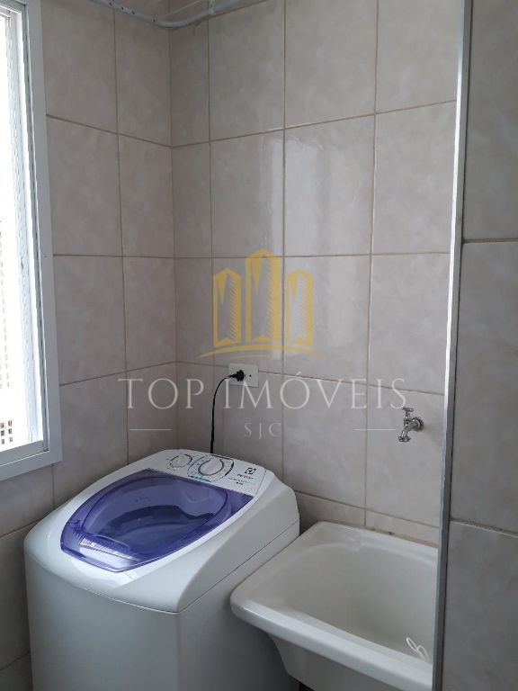 Funcional e espaçoso apartamento com varanda um quarto mobiliado na melhor localização do centro