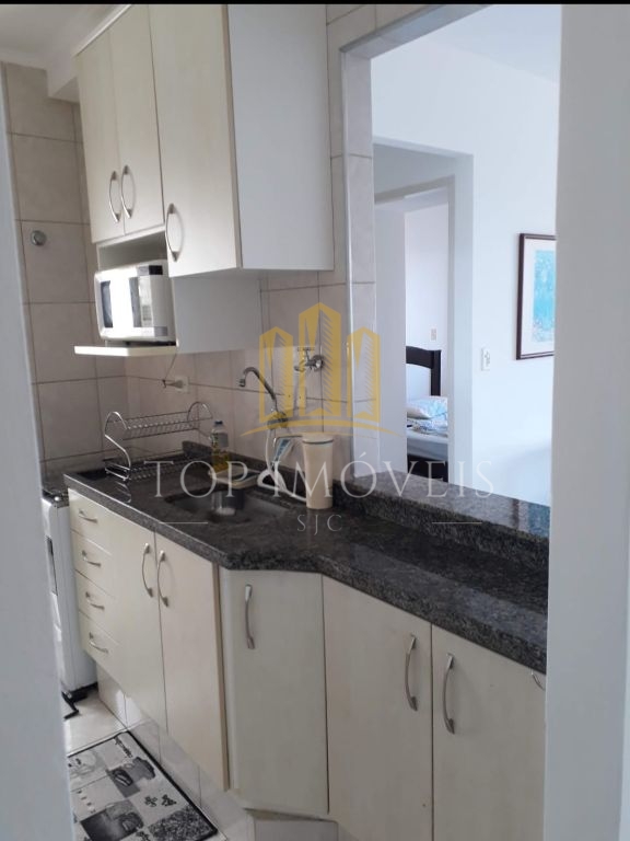 Funcional e espaçoso apartamento com varanda um quarto mobiliado na melhor localização do centro