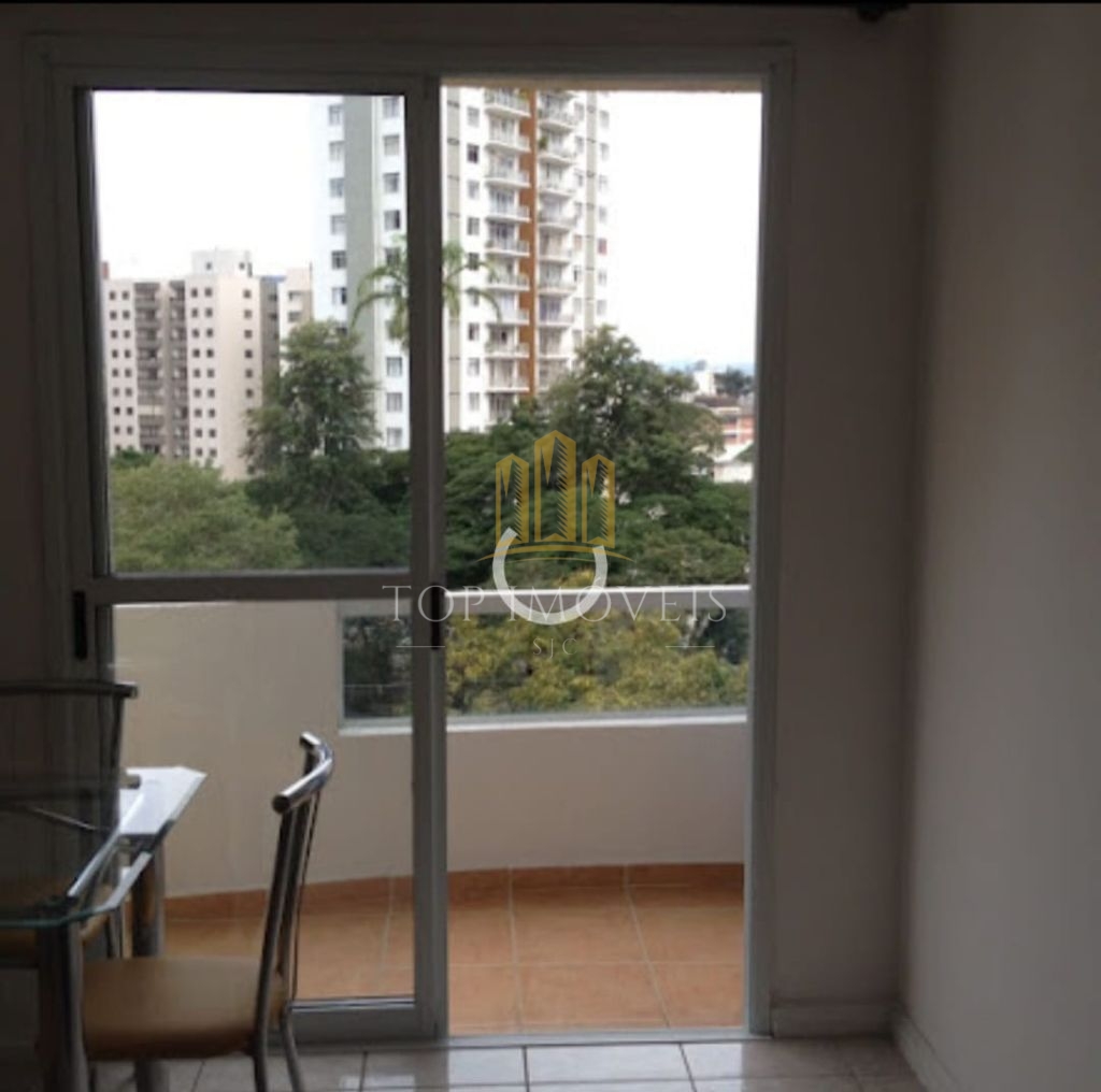 Funcional e espaçoso apartamento com varanda um quarto mobiliado na melhor localização do centro
