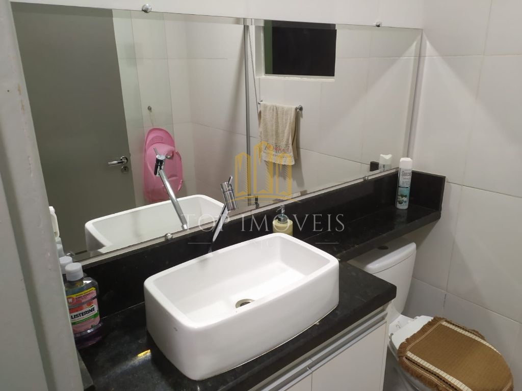 Casa com 2 Quartos e 1 banheiro à Venda, 71 m² por R$ 690.000