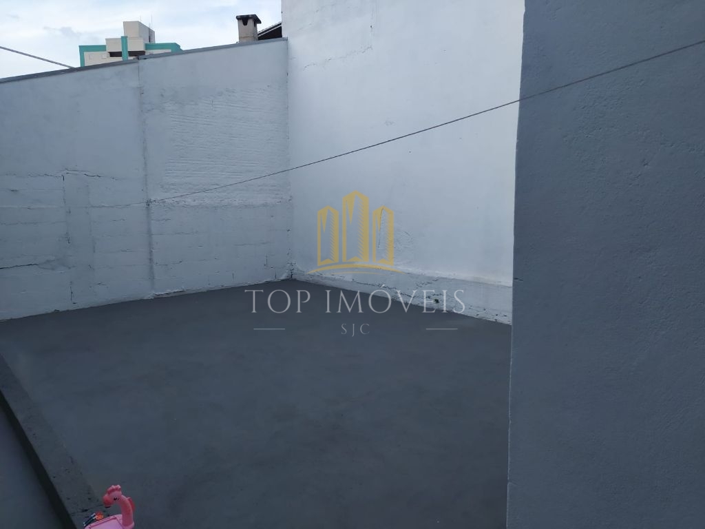 Casa com 2 quartos e 1 banheiro à venda, 71 m² por R$ 690.00