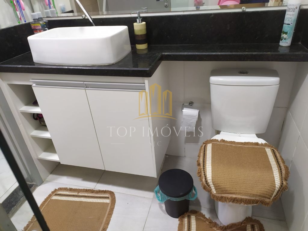 Casa com 2 Quartos e 1 banheiro à Venda, 71 m² por R$ 690.000