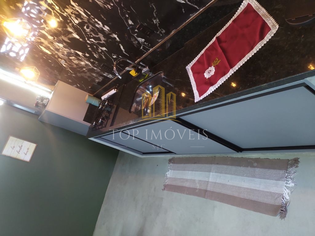 Casa com 2 quartos e 1 banheiro à venda, 71 m² por R$ 690.00