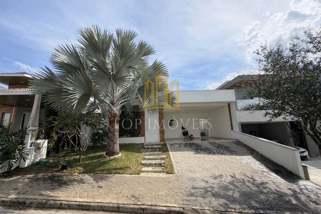 Belíssima casa à venda no condomínio terras do vale
