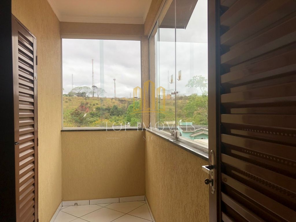 Maravilhoso Sobrado de 4 Quartos no Vila Branca - Jacareí