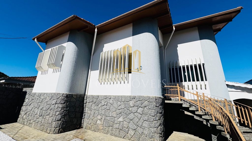 Sobrado com 3 suítes de alto padrão à venda no parque itamar